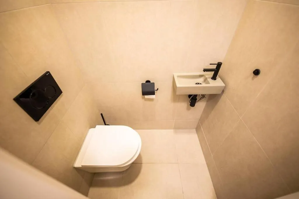 펜션 Amazing 1 Bedroom Serviced Apartment 53M2 -Nb304A- 로테르담